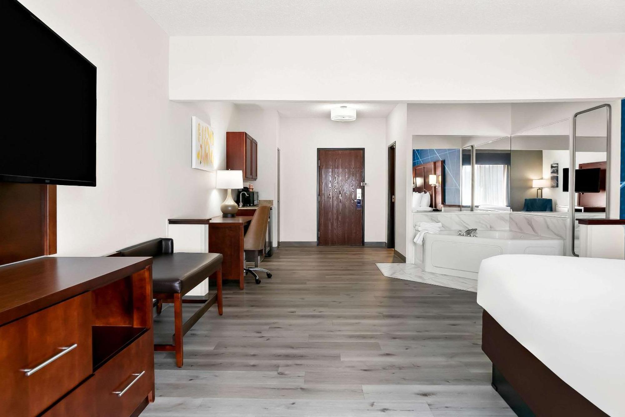 Comfort Suites Southfield-Detroit Exterior foto